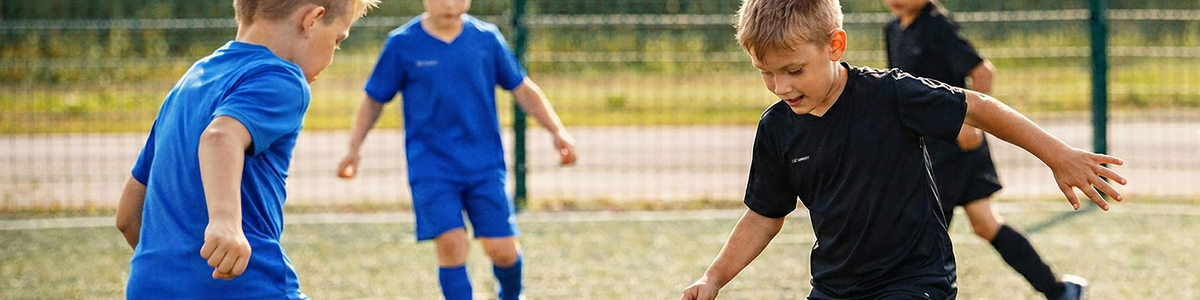 Дети занимаются спортом